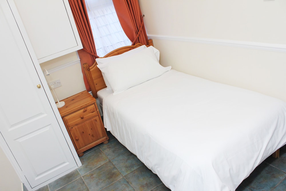 Brentwood Guest House Hotel 12/50