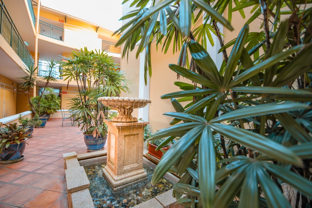 Il Palazzo Boutique Apartment Hotel 42/50