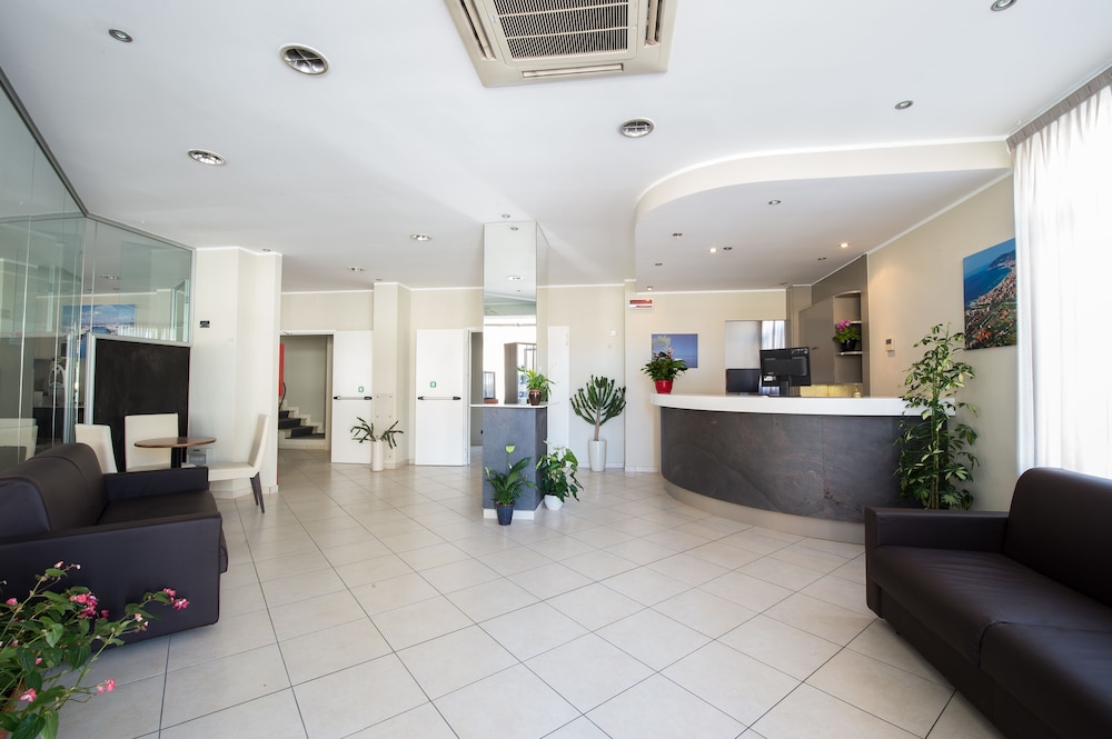 Hotel La Marina 4/63
