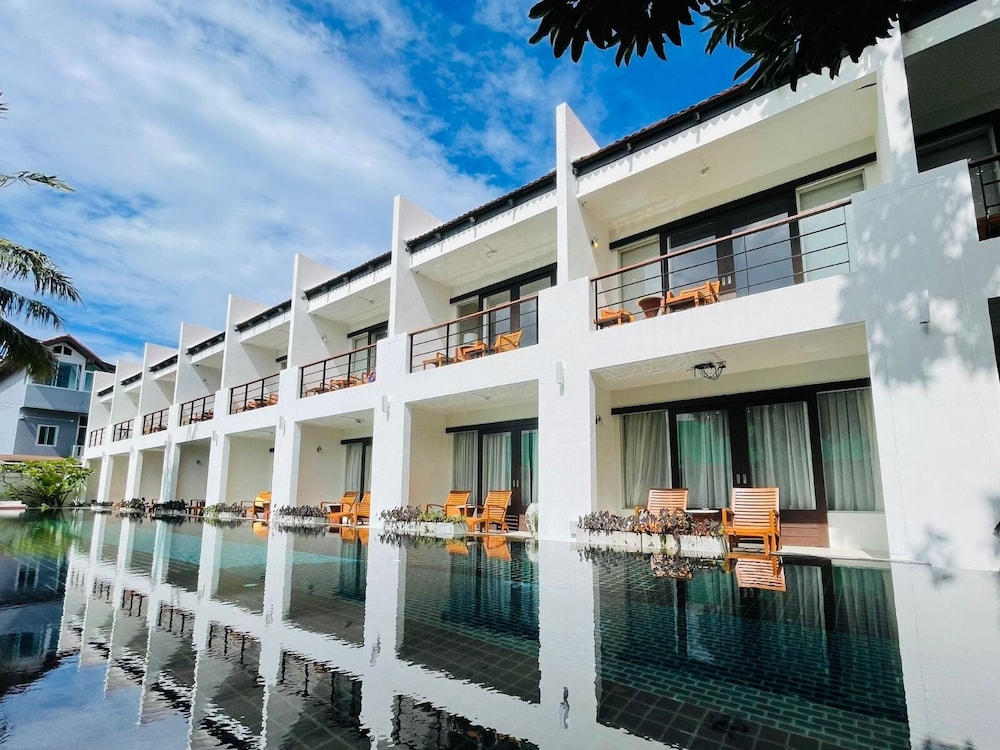 Tea Tree Spa Resort 1/82
