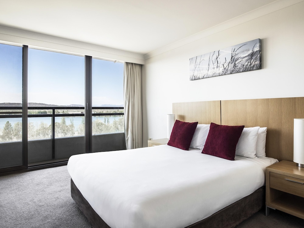 2 BEDROOMS, LAKE SIDE