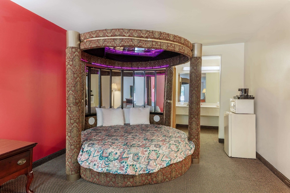 Brentwood Inn and Suites (ex. Americas Best Value Inn and Suites Glen Allen/Richmond) 42/42