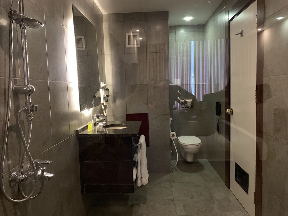 RUM HOTELS - AL WALEED 35/66