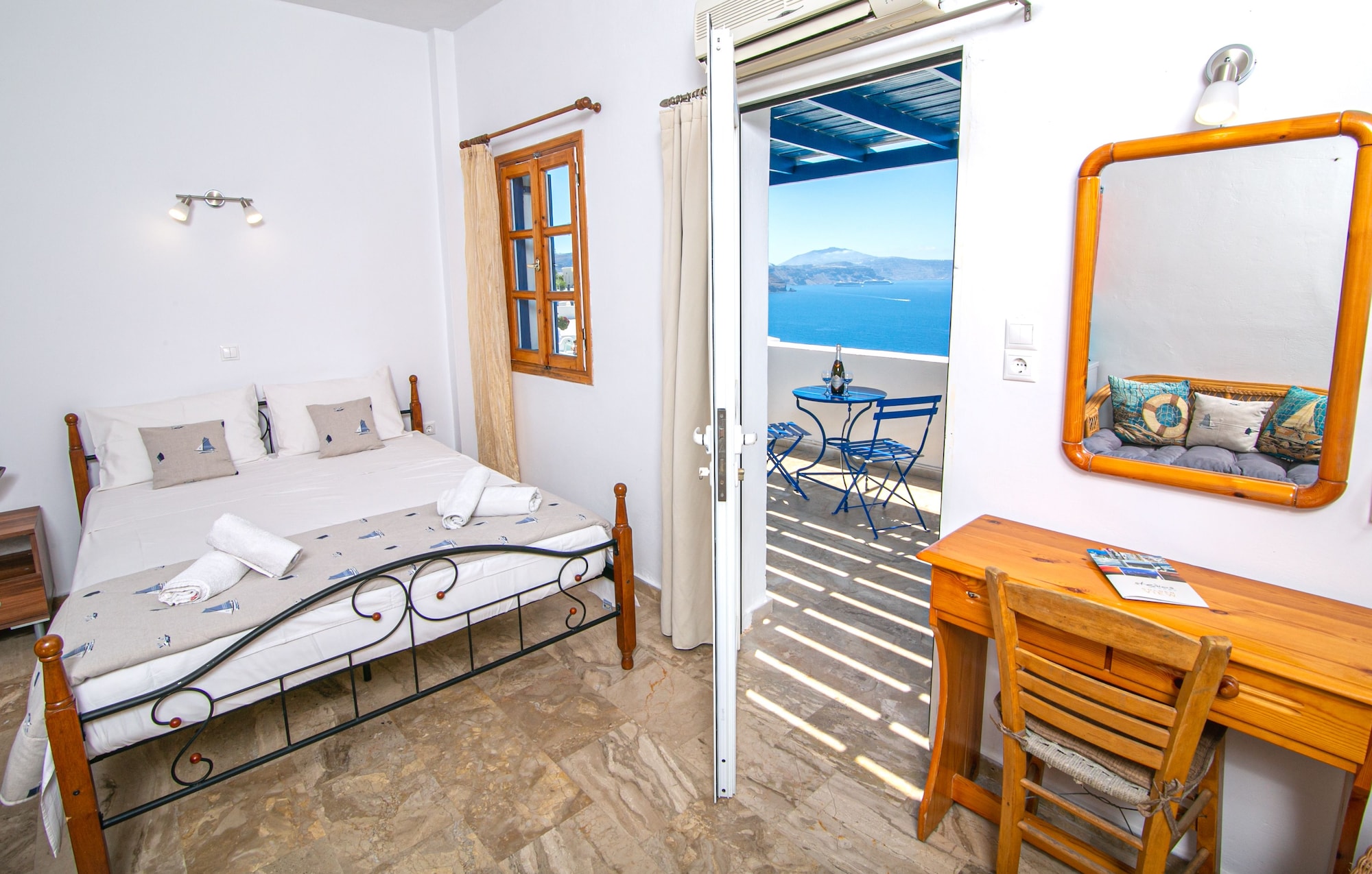 ROOM, DOUBLE BED, CALDERA VIEW