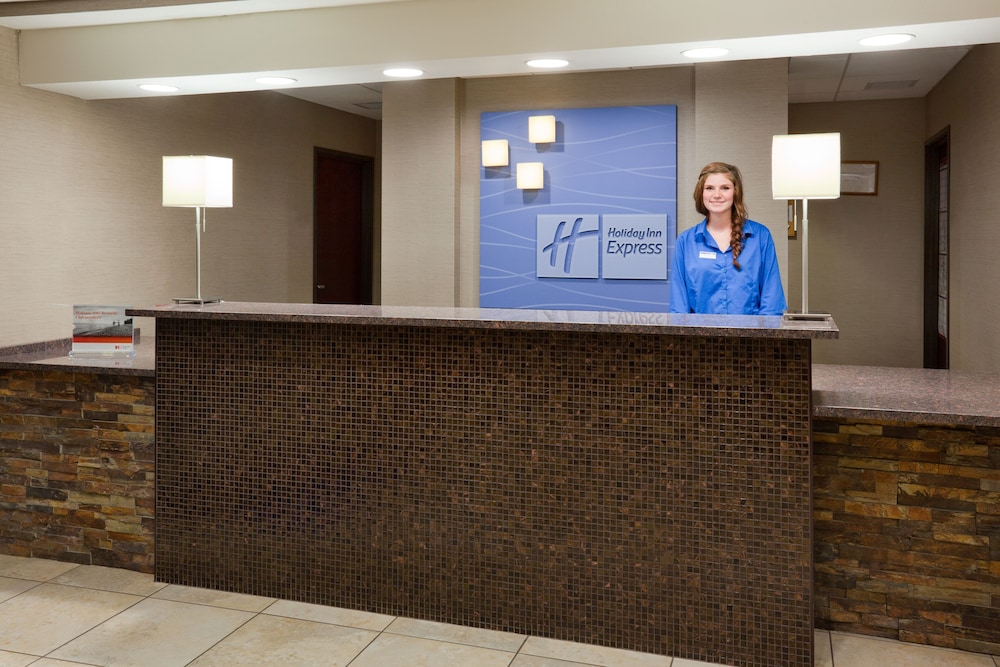 Holiday Inn Express Hotel Suites Aberdeen 9/61