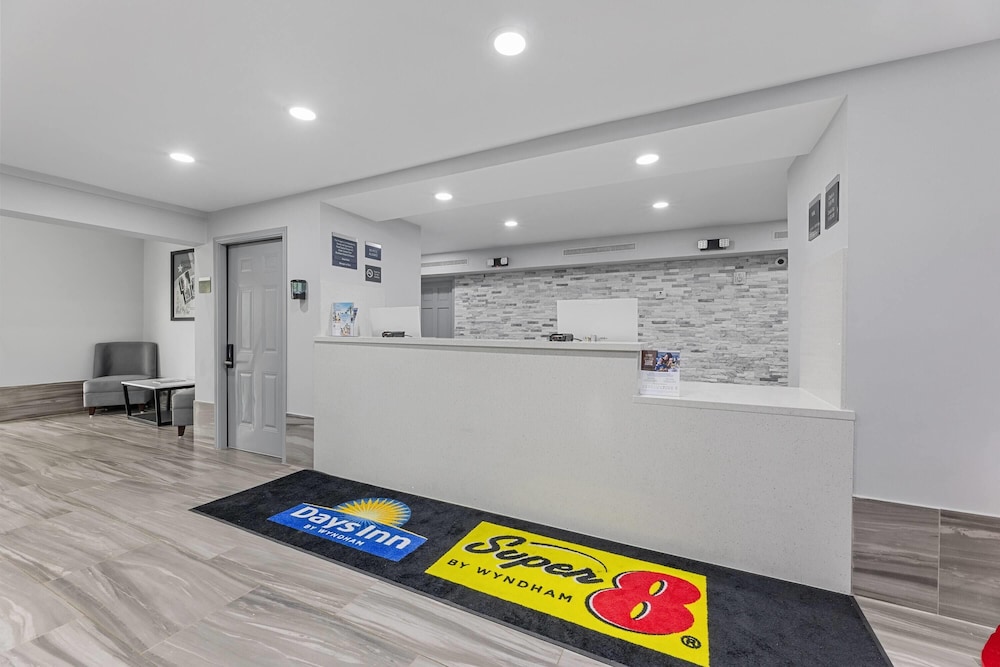 Days Inn & Suites by Wyndham Texas City 13/52