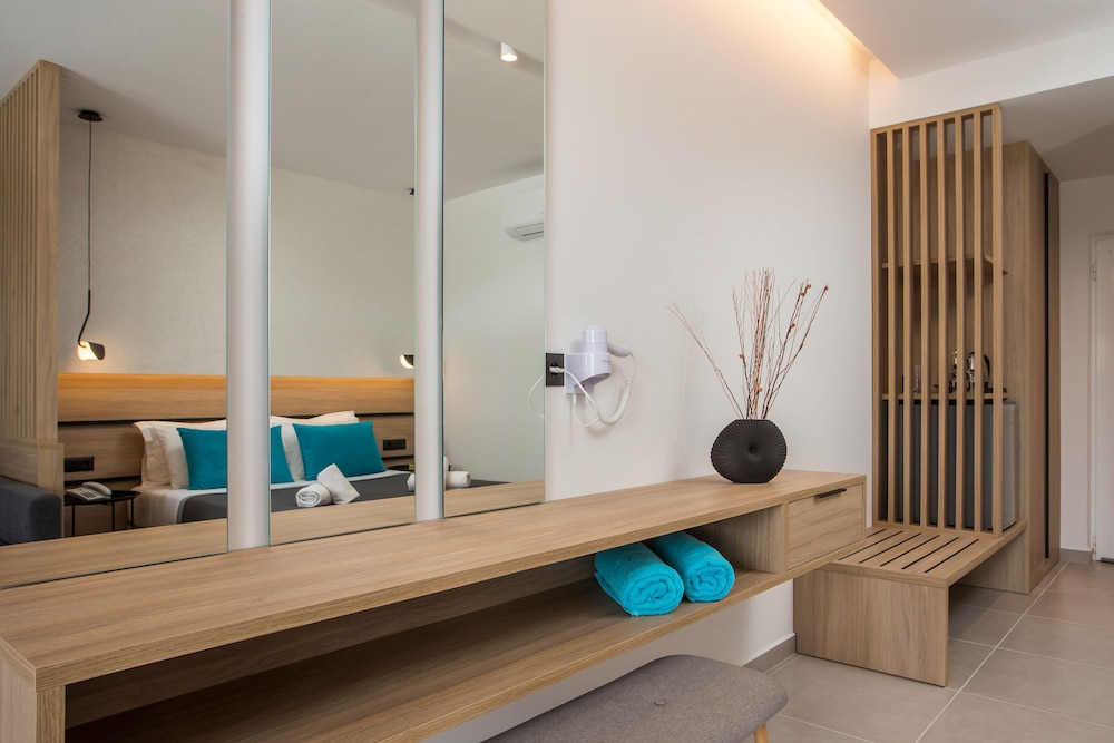 Zoes Hotel 14/36