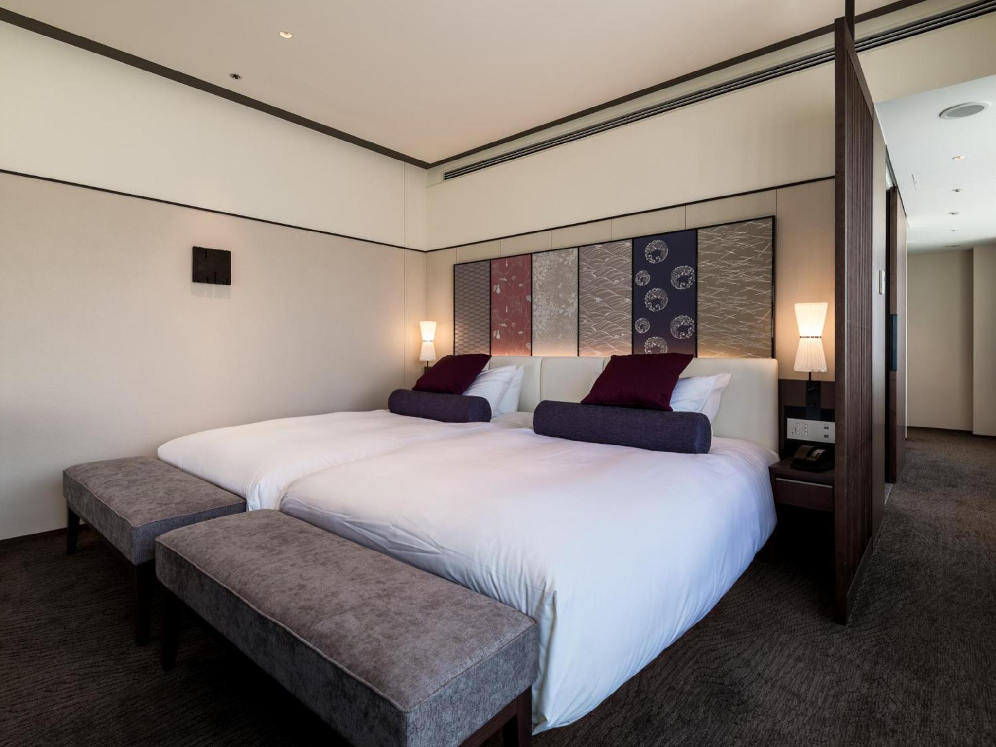 Suite with River View - Non-Smoking