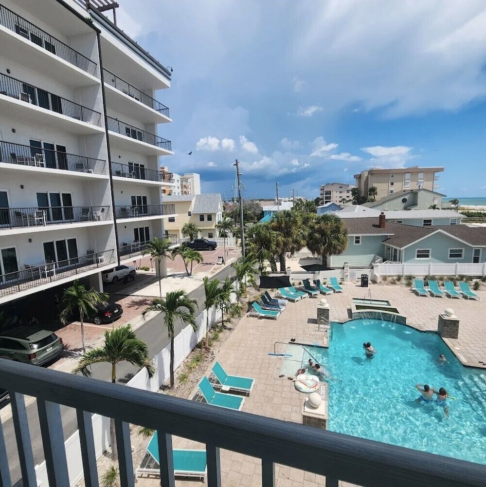 Barefoot Beach Hotel 64/70