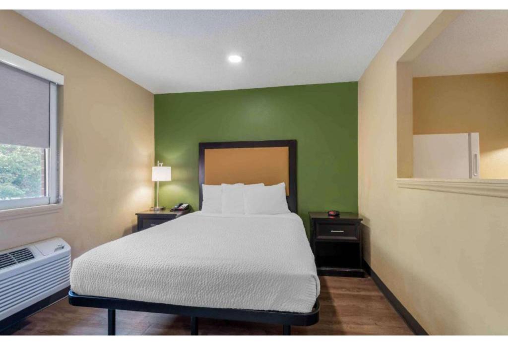 1 Queen Bed - Non-Smoking, Micfridge, Sofa-Bed
