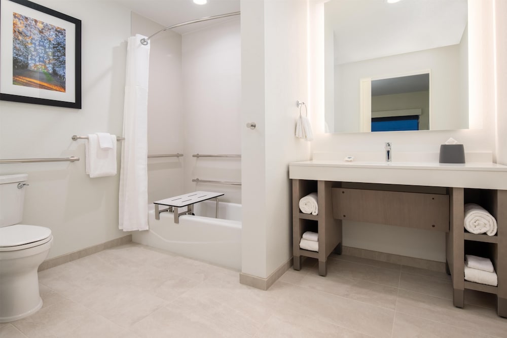 Hyatt House Fresno/Campus Pointe 50/50