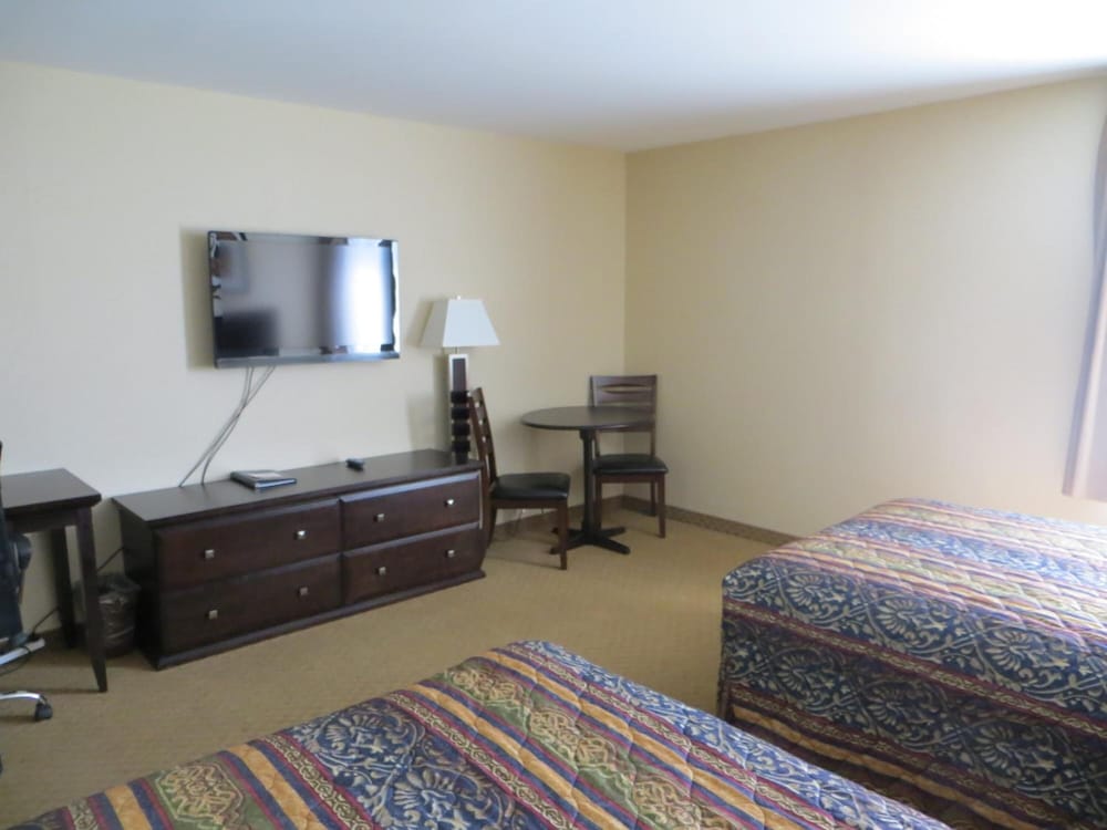 Econo Lodge Winnipeg 7/40