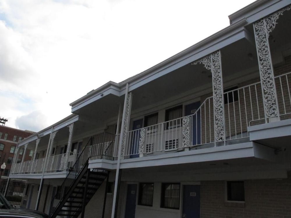 Motel6 Baltimore MD 6/44