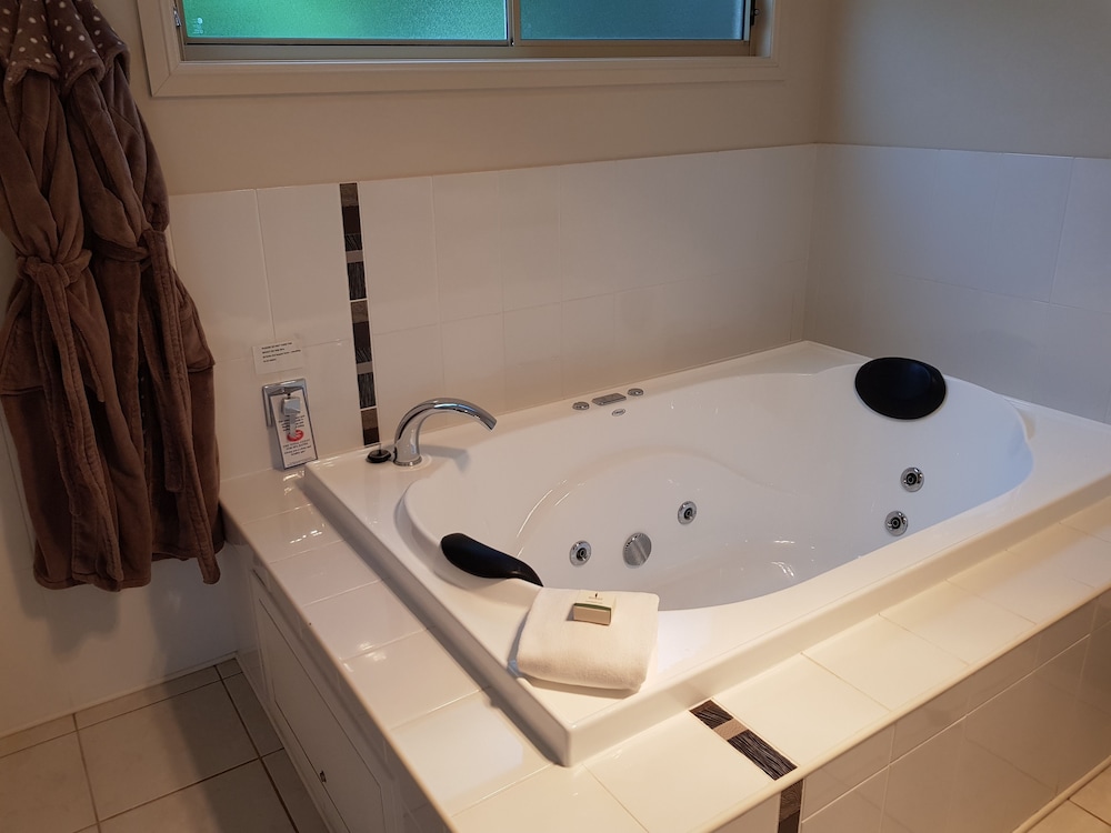 Camelot Boutique Accommodations 28/54