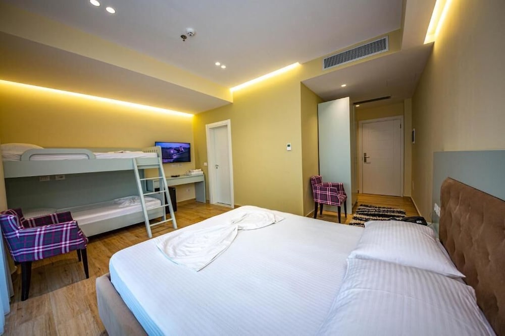Bella Vista Hotel 9/50