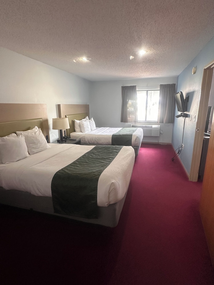 جناح بسريرين كوين مع أريكة، Pictured Rocks Inn & Suites 2/4