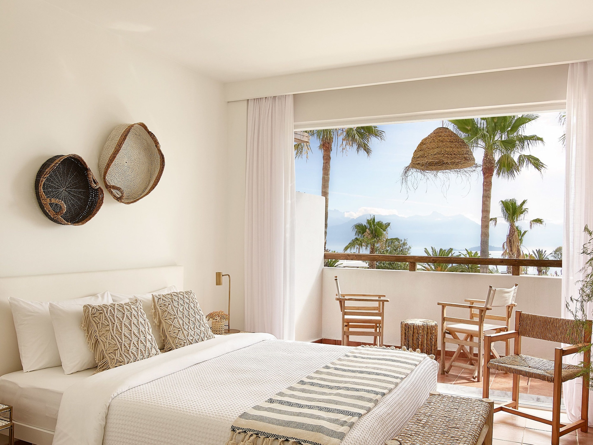 casa room sea view & private balcony