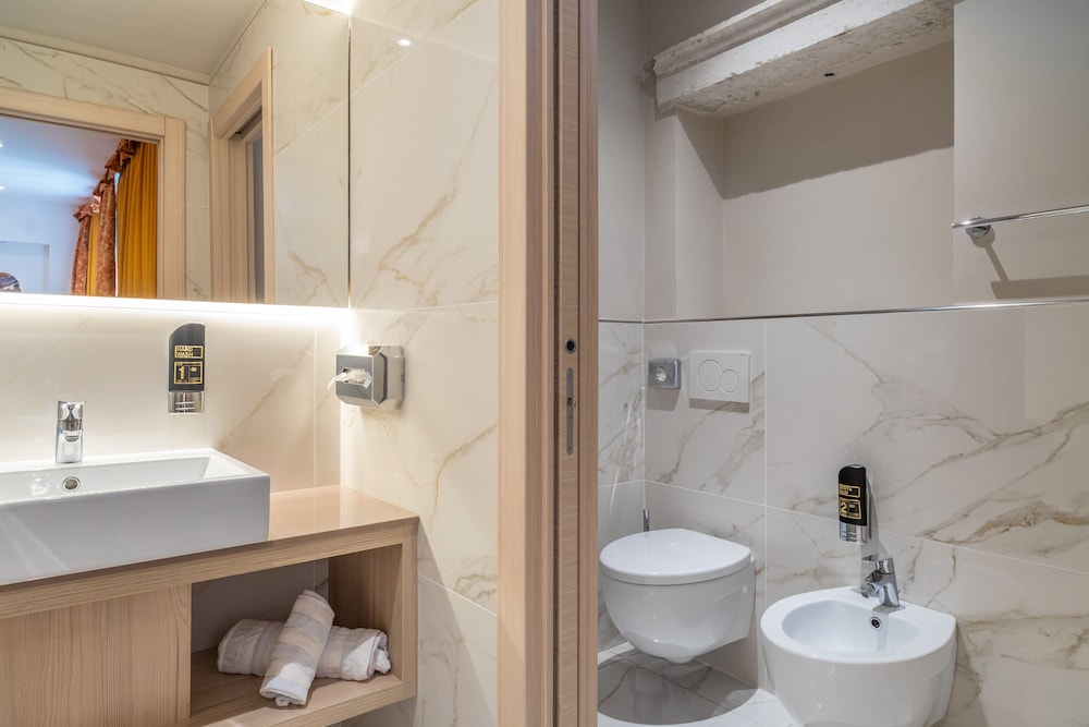 Boutique Hotel Brenzone 72/78