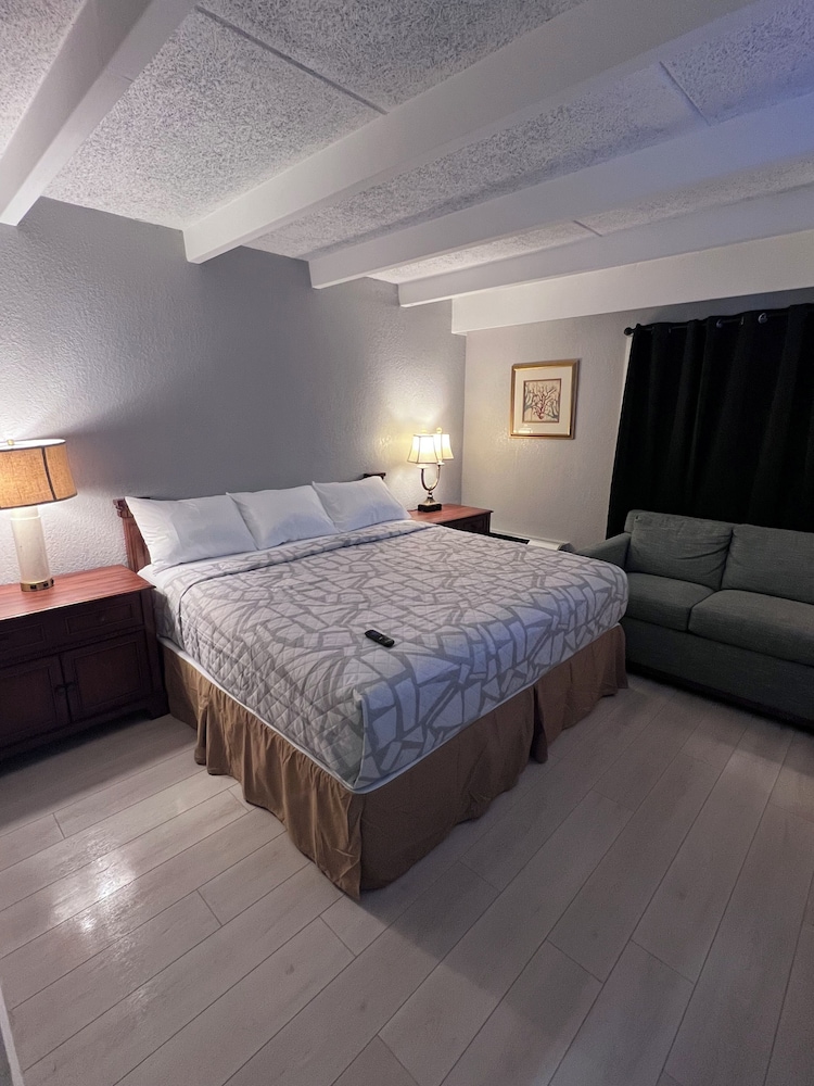 Regency Inn 14/55