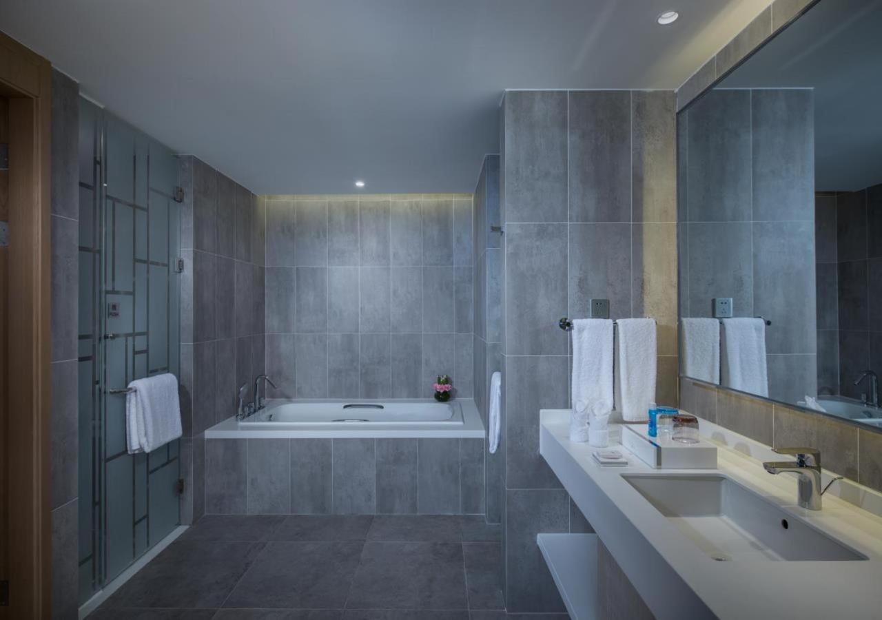 Sanya Phoenix Airport Hotel 85/86