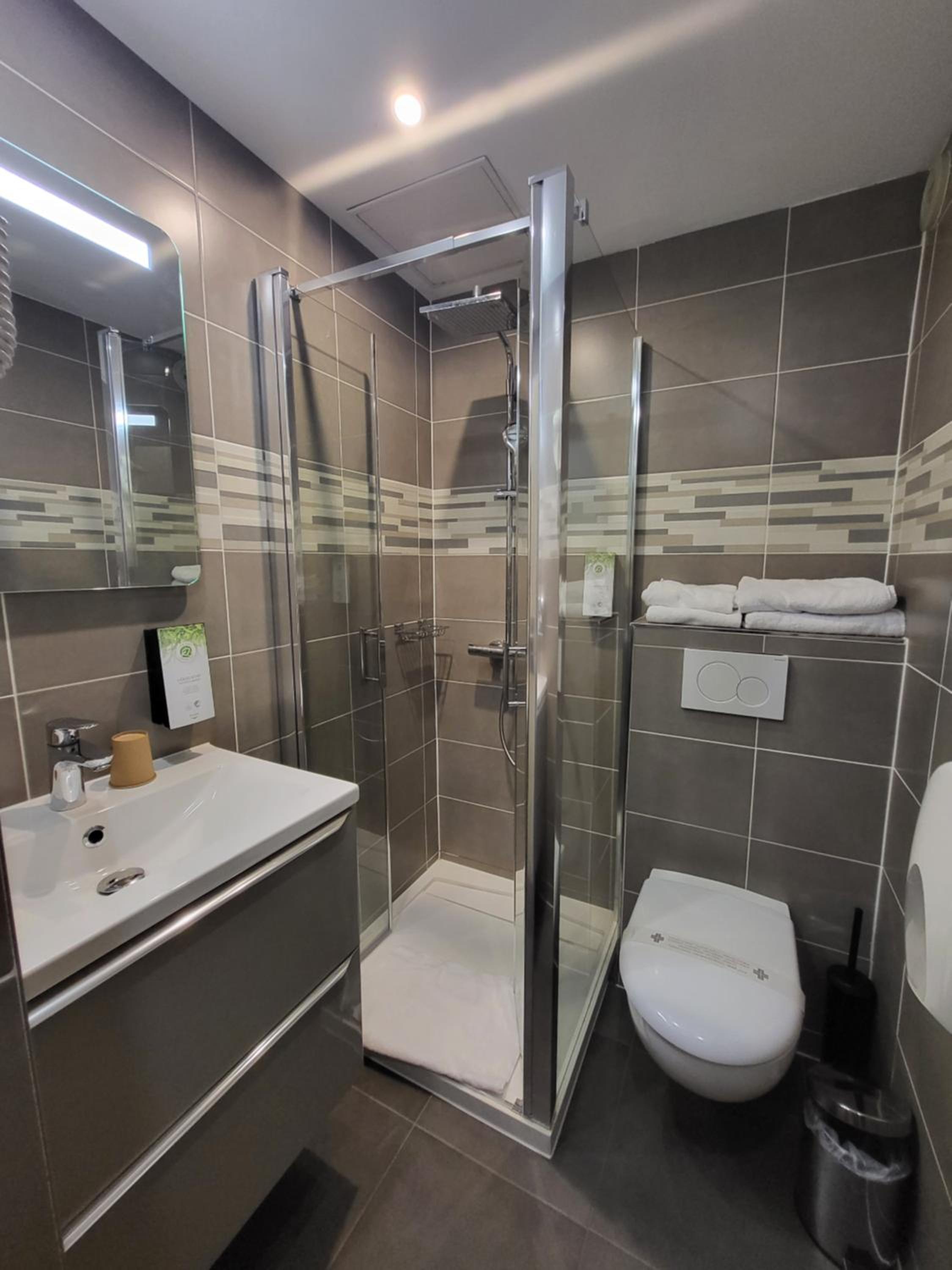 غرفة بسريرين منفصلين، Hotel Kyriad Saint Quentin En Yvelines - Montigny 5/7