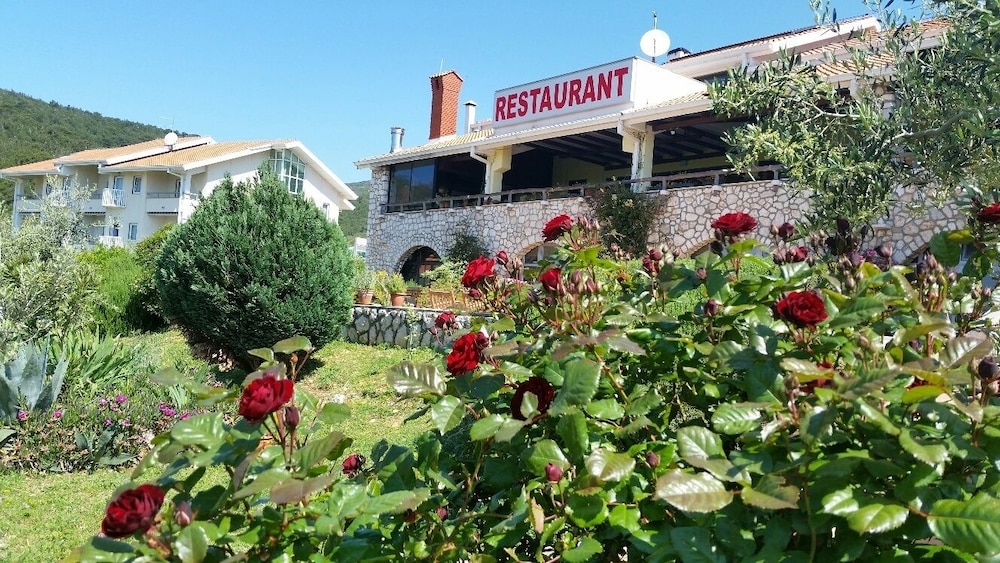 HOTEL ZLATNI LAV 5/37