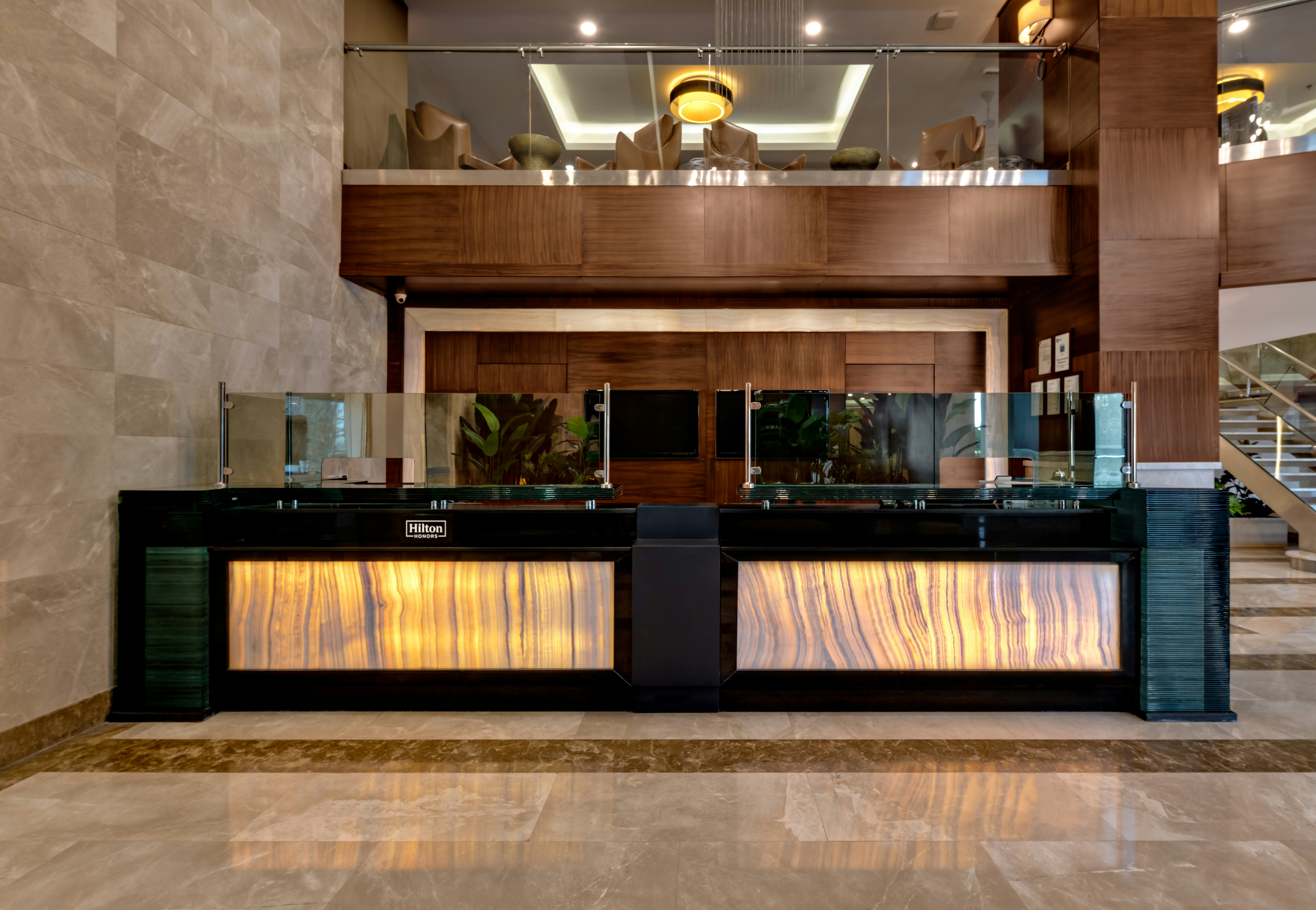 Doubletree By Hilton Hotel Van 14/87