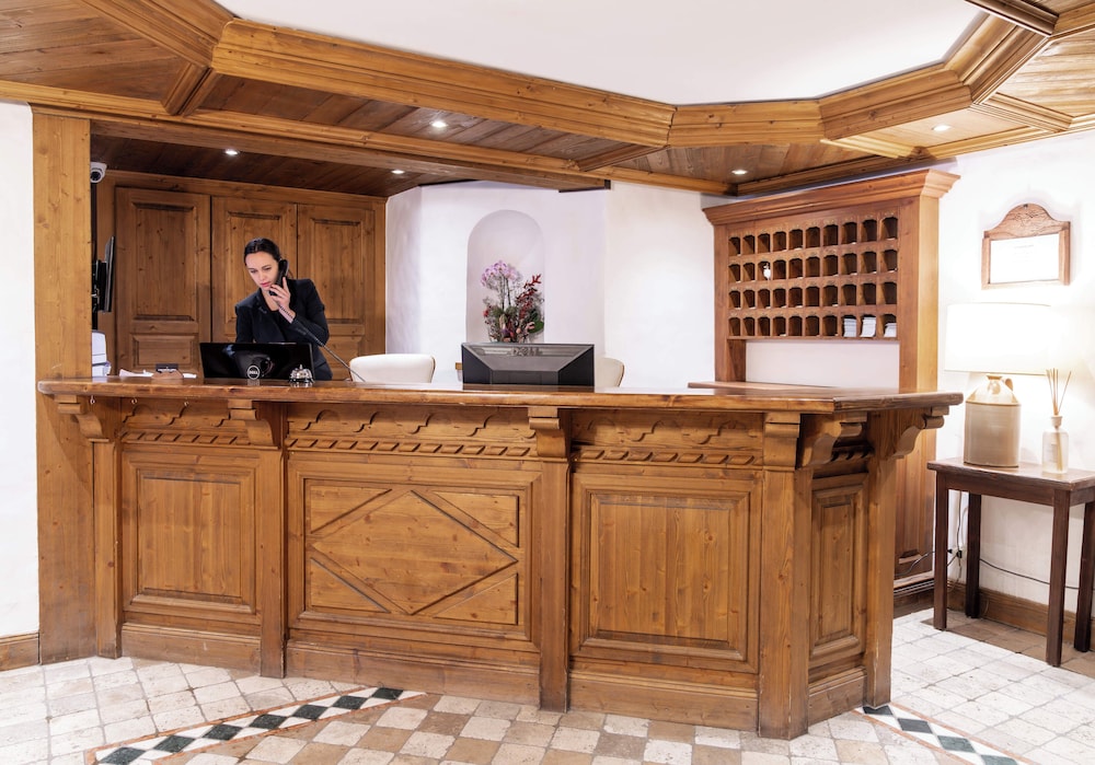 Les Peupliers Hotel 2/42