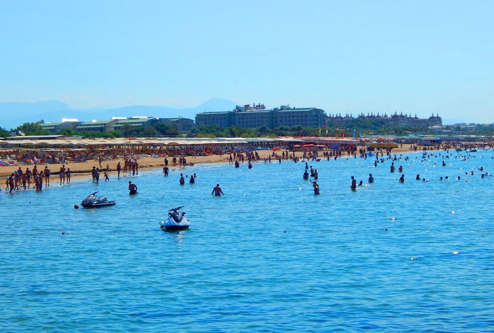 Q Ella Beach Hotel 69/71