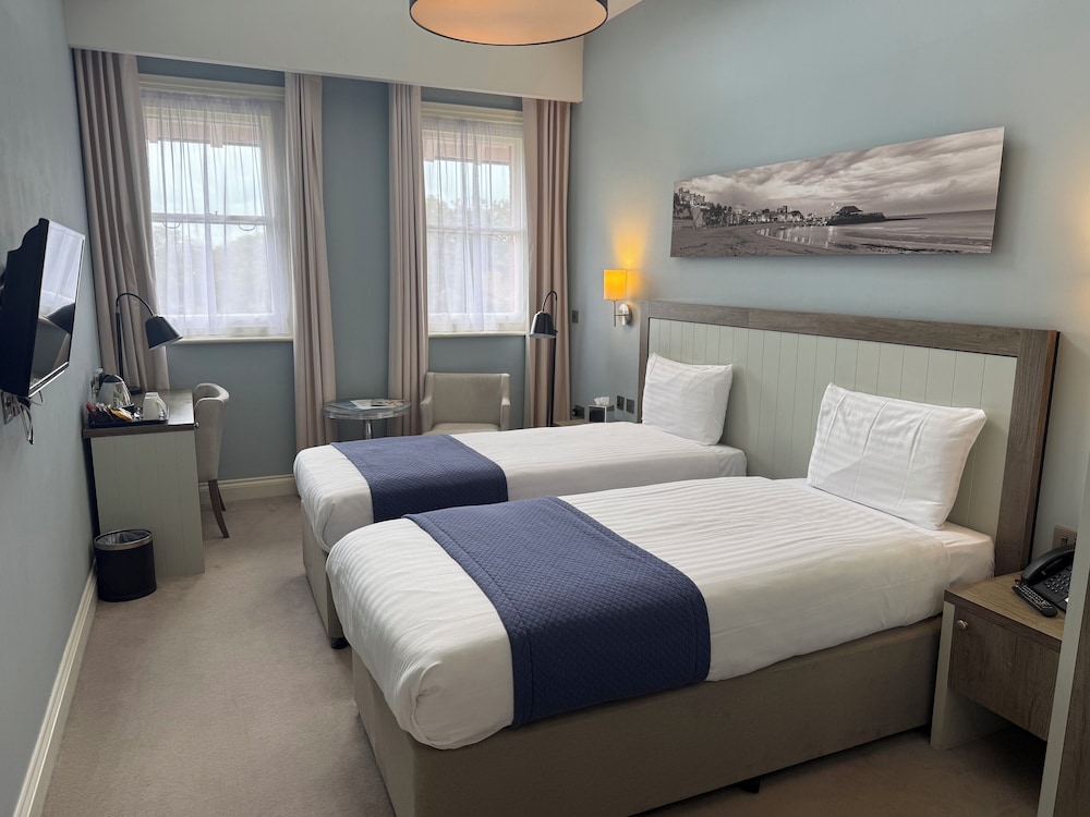 Yarrow Hotel 8/53