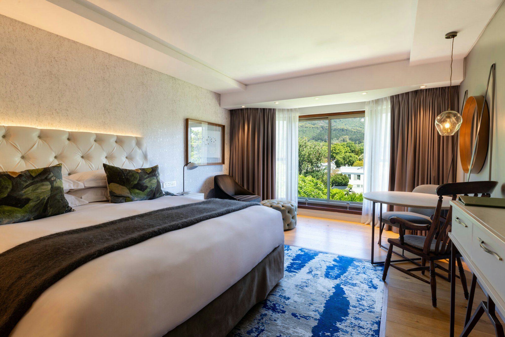 Vineyard Hotel 6/59