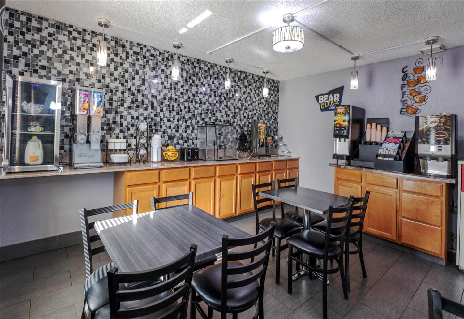 Travelodge By Wyndham Muskegon 3/8