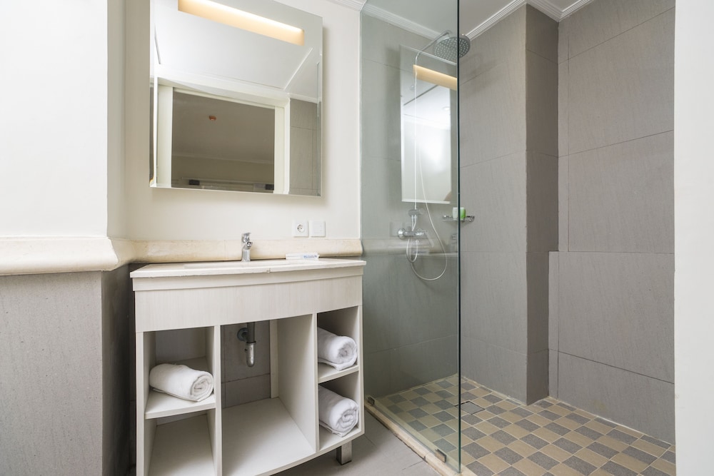Alron Hotel Kuta Powered by Archipelago 14/67
