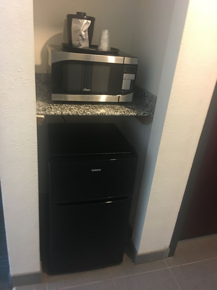 Days Inn by Wyndham Alva 7/24