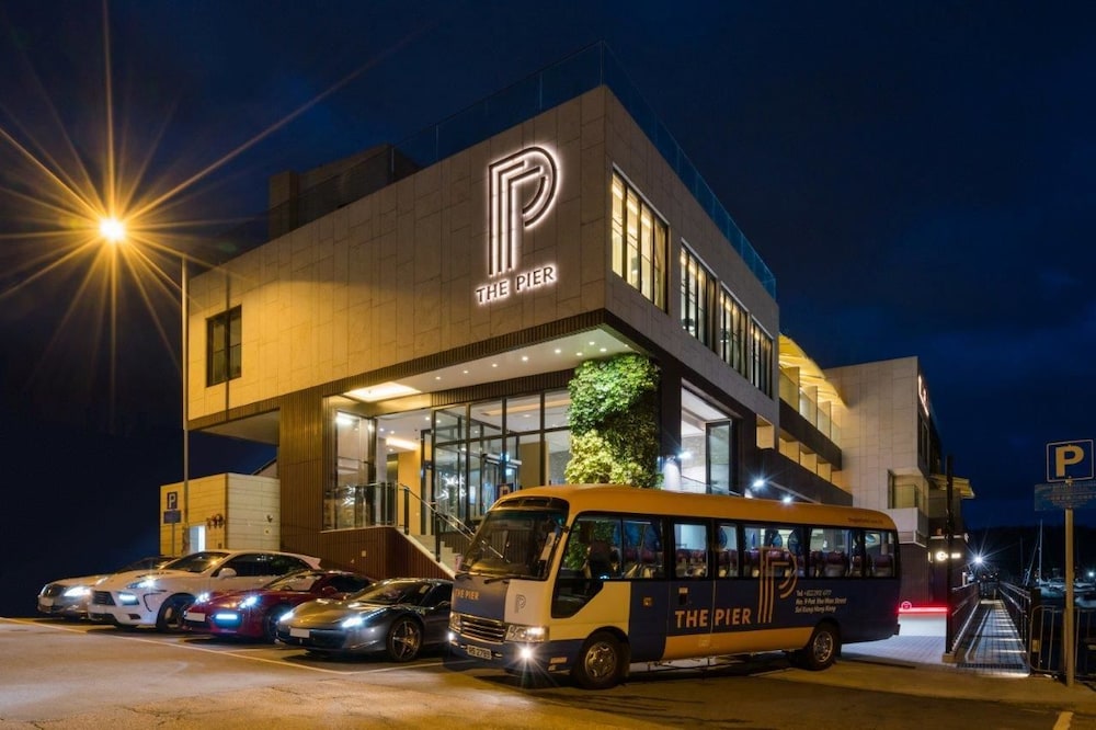 The Pier Hotel 64/69