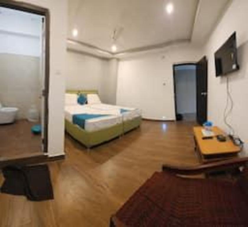 Hotel Gopikrishna 7/13