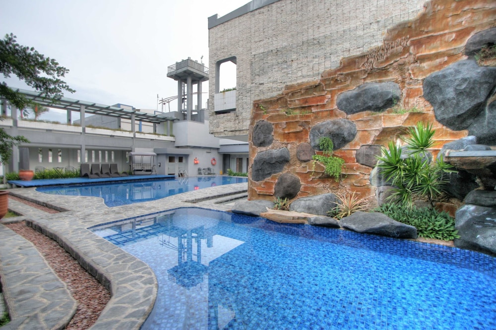 Hotel Dafam Cilacap 32/36
