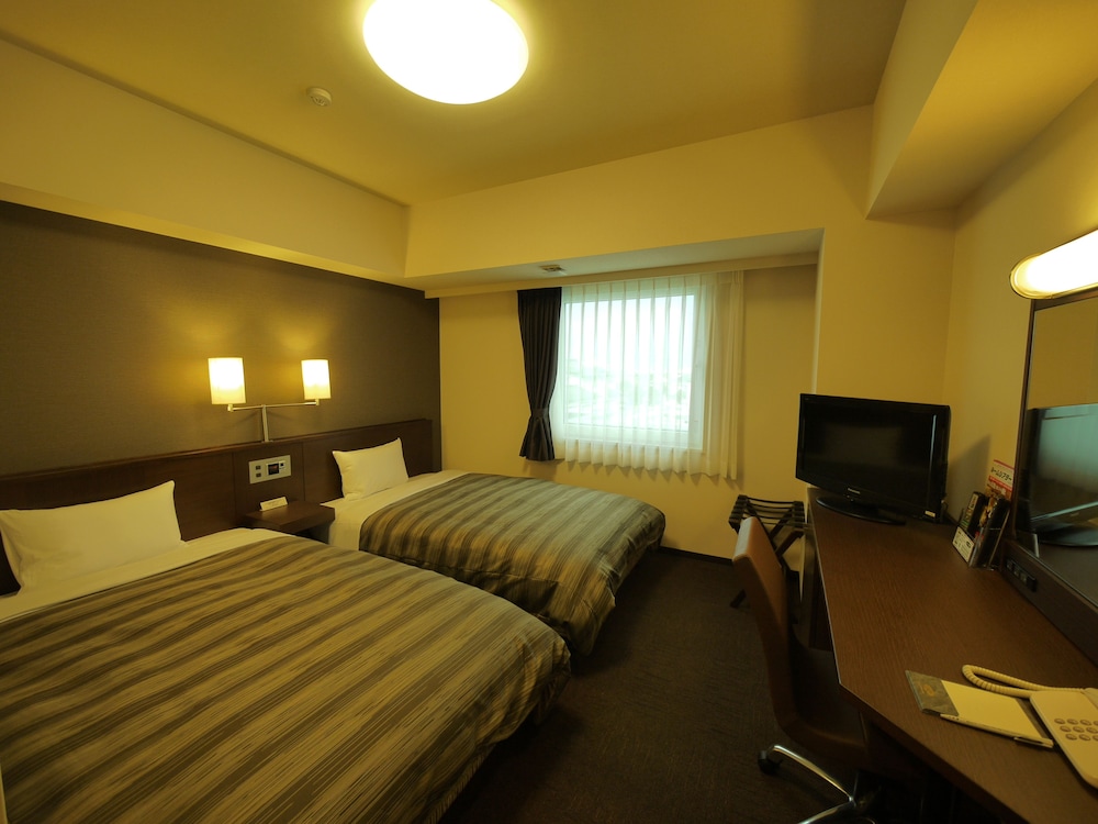 ROOM, TWIN BEDS