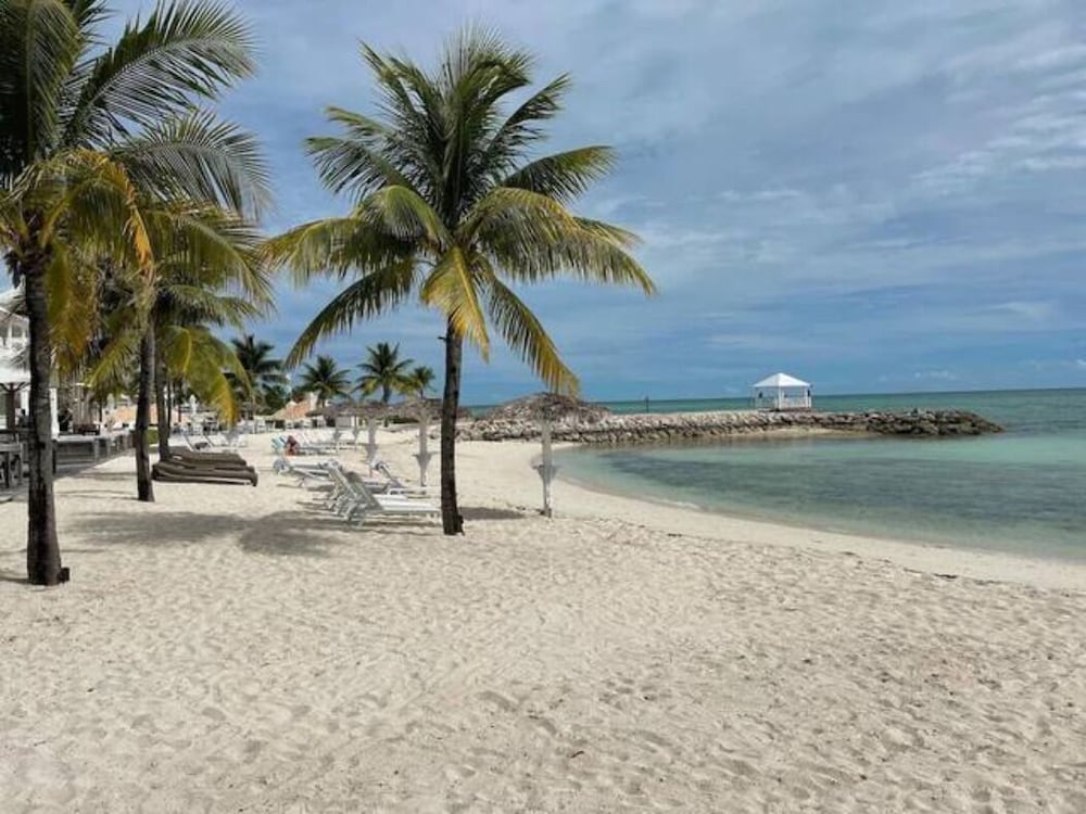 Palm Cay Beach Club & Marina 45/48