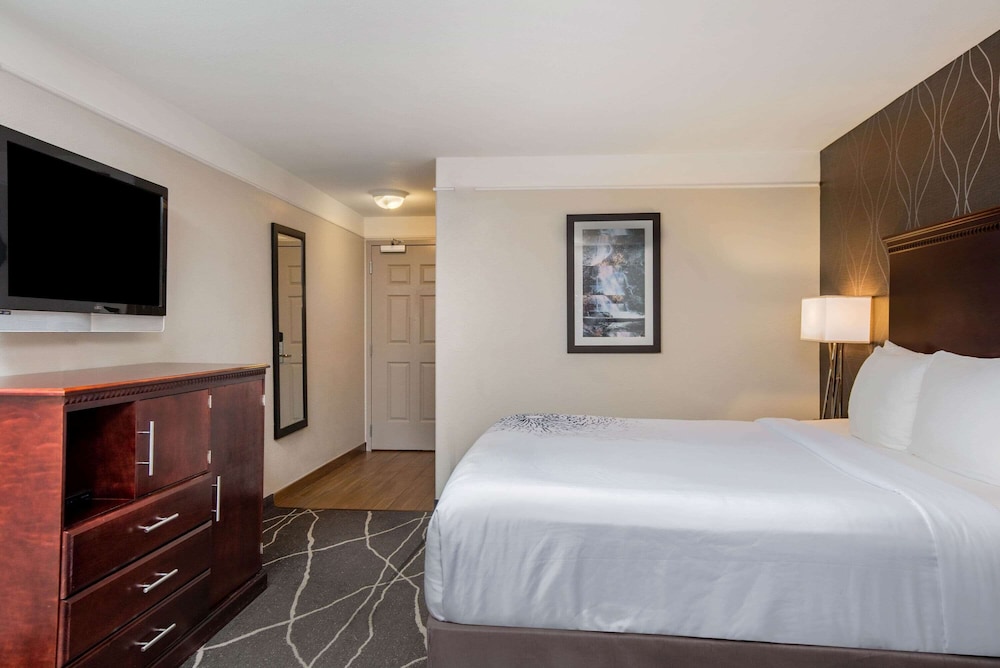 Fairfield Inn & Suites By Marriott Fresno River Park 20/54