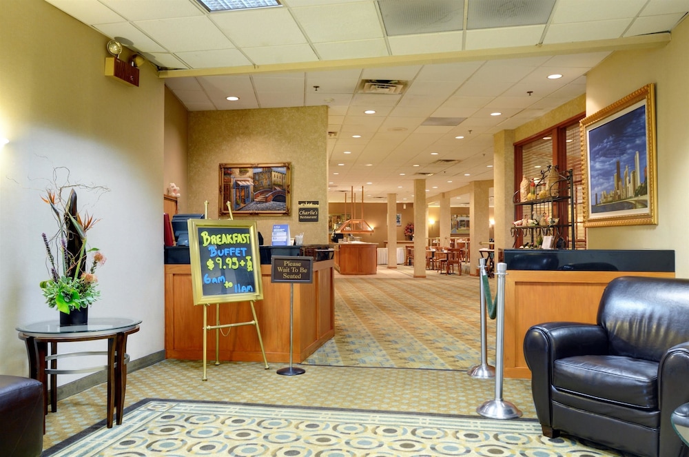 Lobby at Best Western Plus Chicago Hillside, HILLSIDE - IL