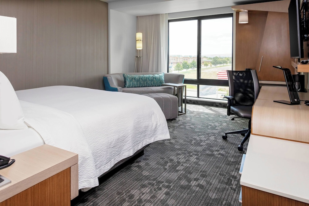 Room, King Bed, Sofa