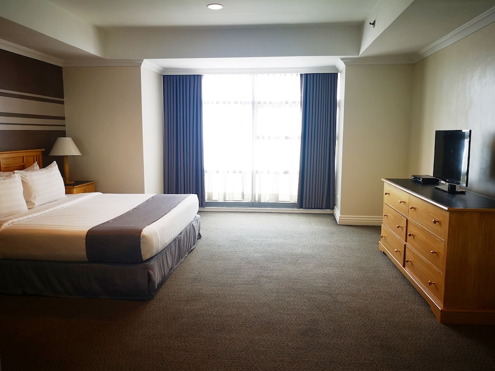 Infinity Towers Suites 8/50