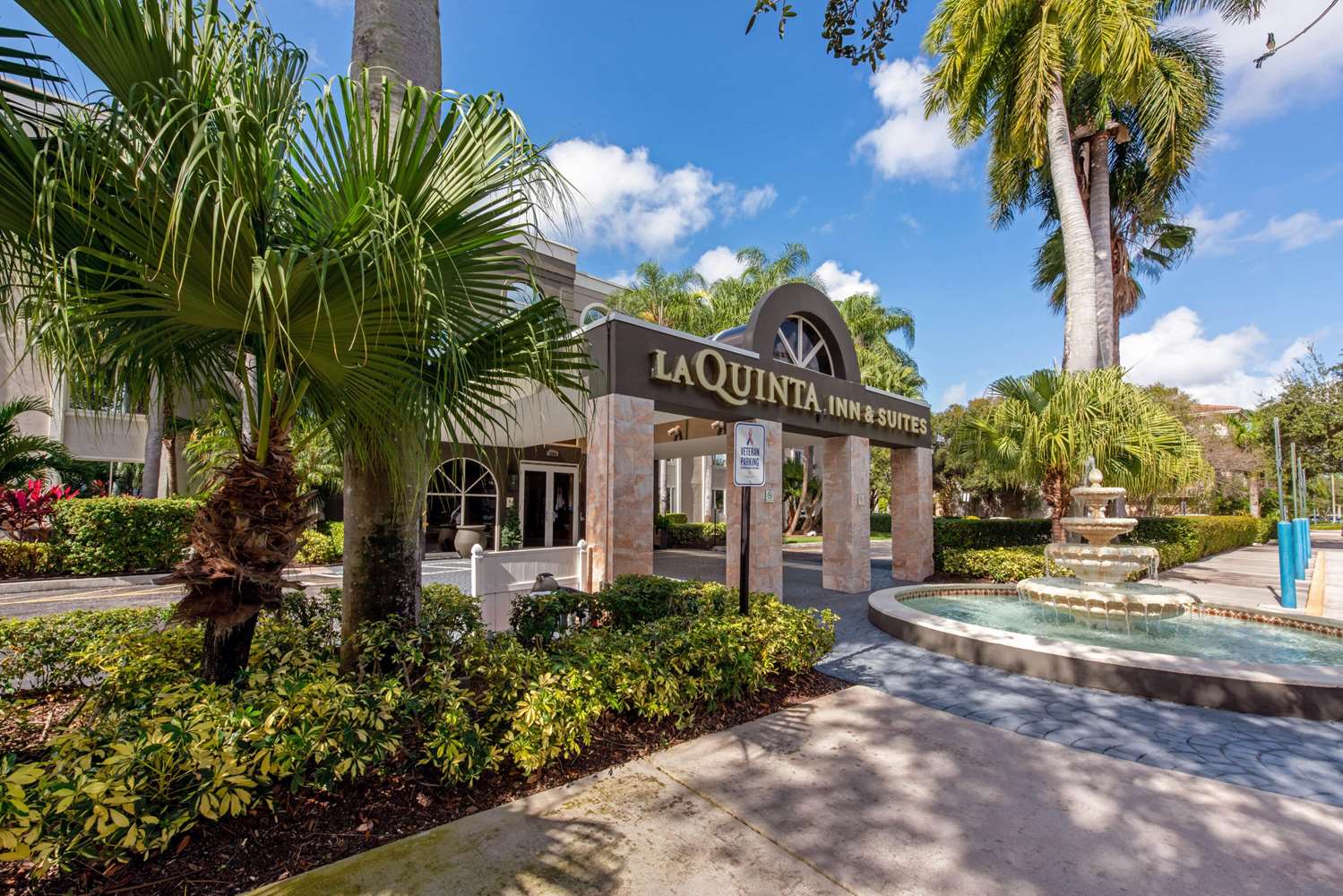 La Quinta Inn & Suites by Wyndham Coral Springs South 22/30