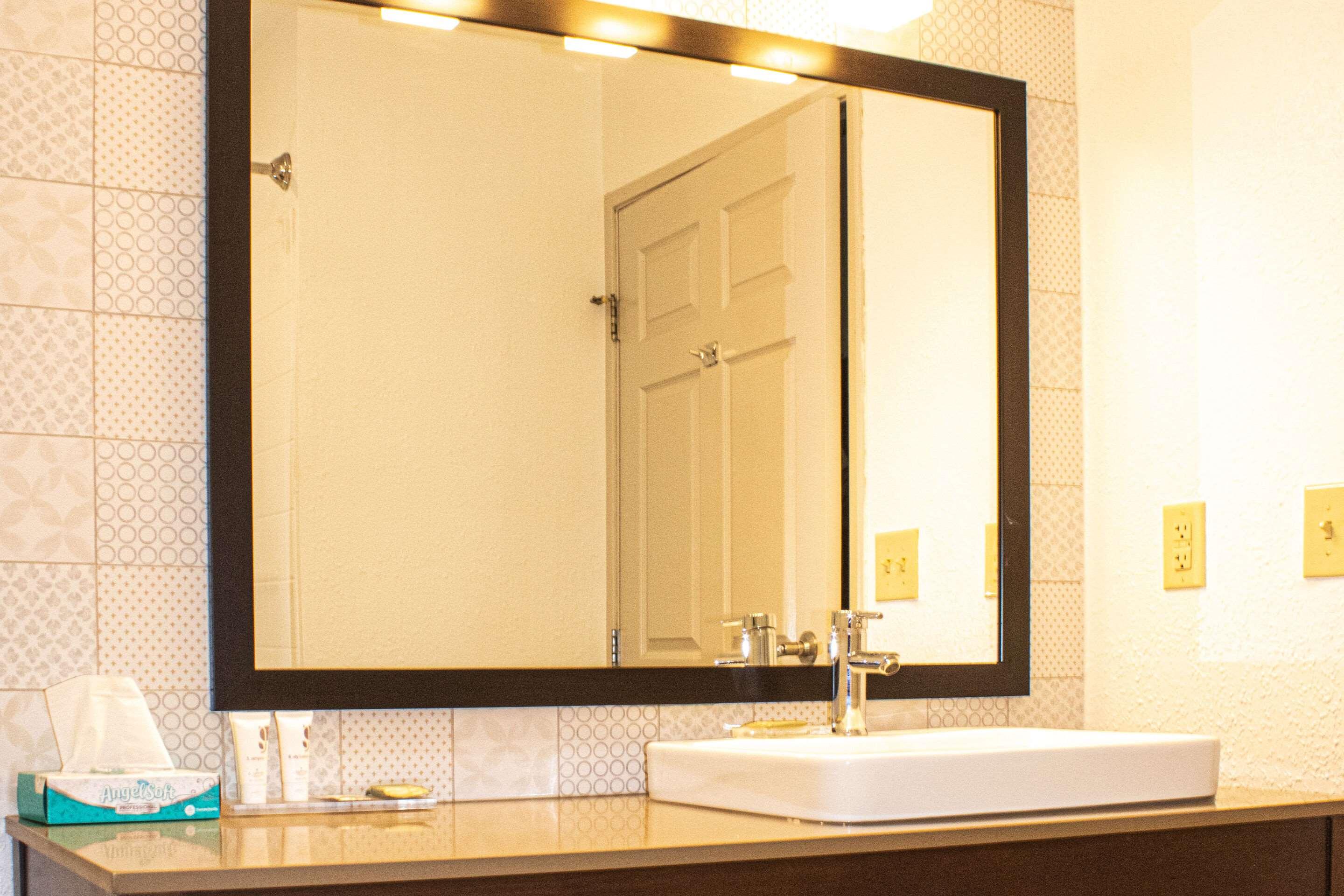 غرفة بسرير كينج، Country Inn & Suites by Radisson, Carlisle, PA 2/2