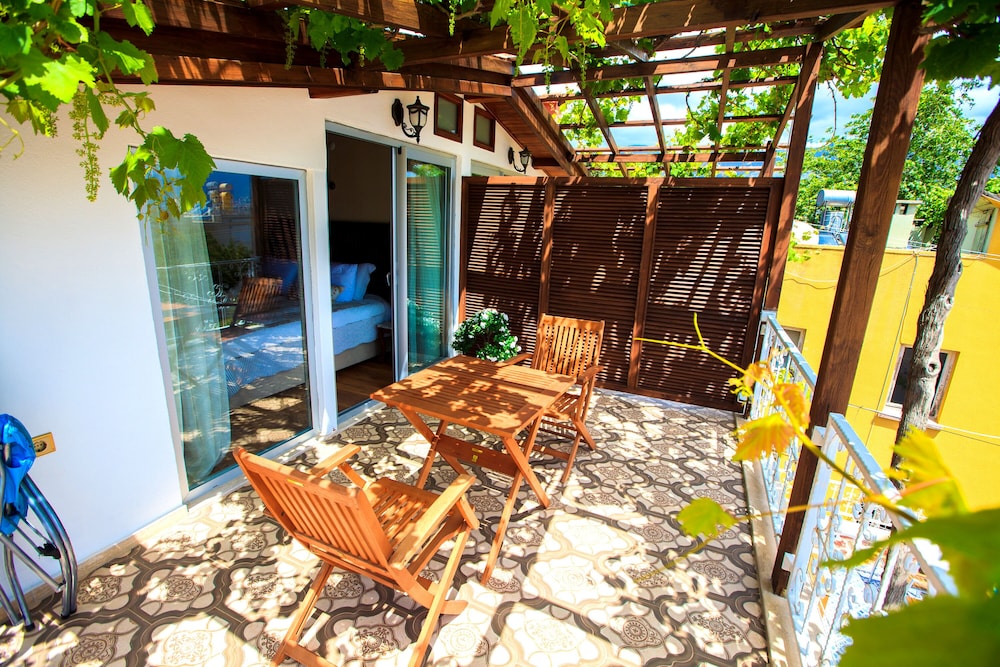 Lemon Villa Hotel 62/74