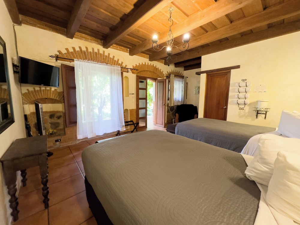 Naif Boutique Hotel & Gallery 24/68