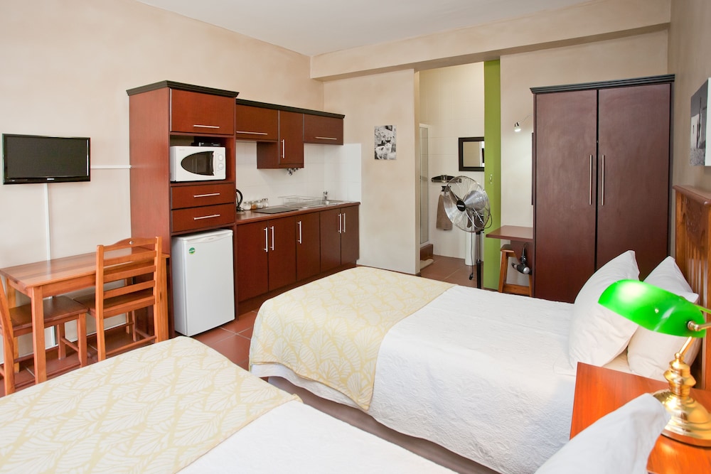 Miles B B Guesthouse 13/41