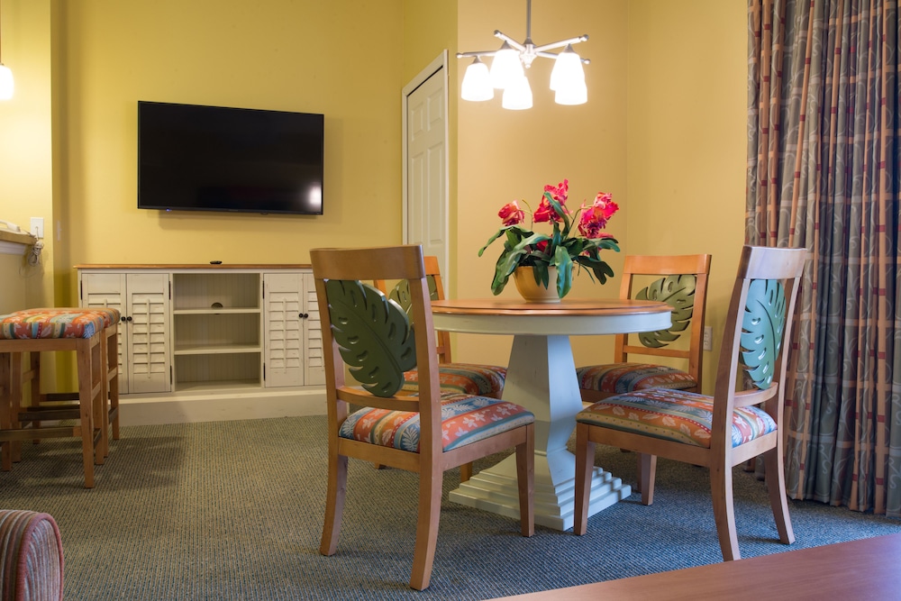 Barefoot Suites 46/69