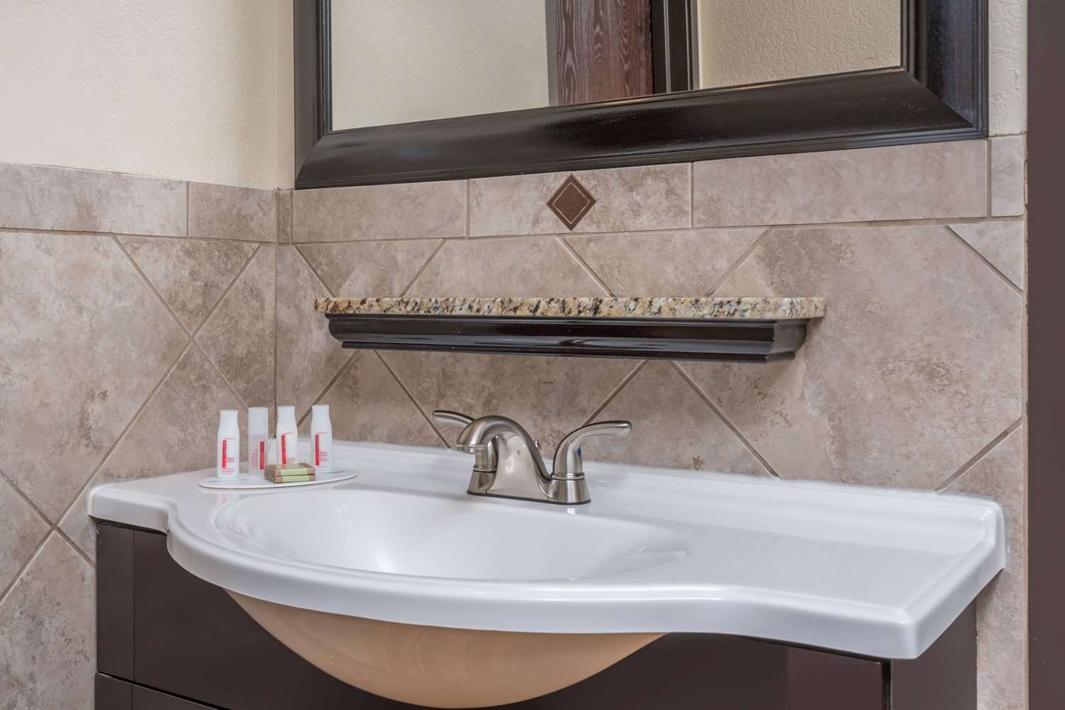 Ramada By Wyndham Minneapolis Golden Valley 42/42